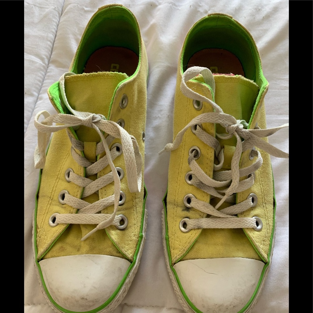 Converse all star Chuck Taylor shoes Woman’s 8 Mens 6